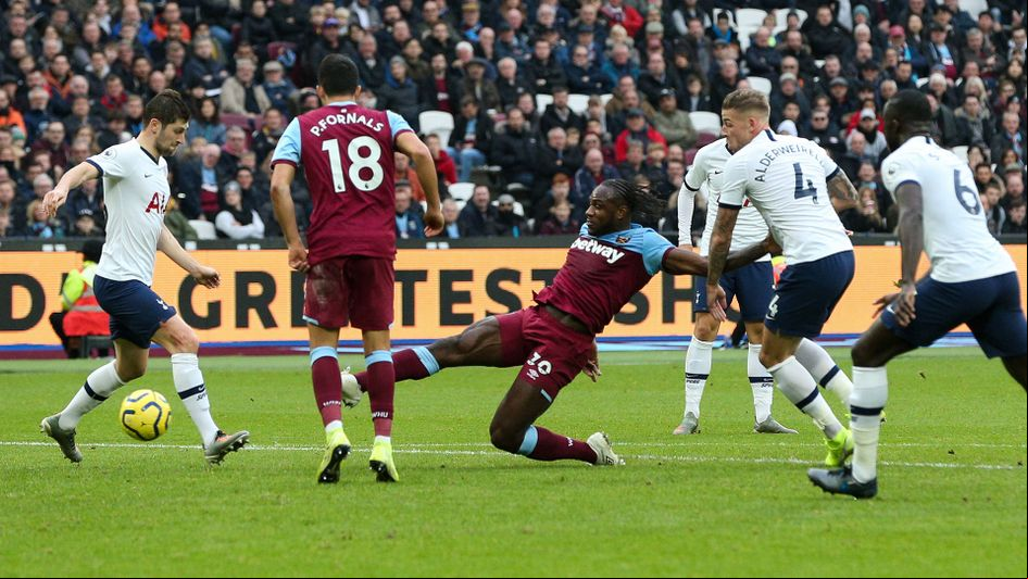 Antonio fires home for West Ham against Spurs
