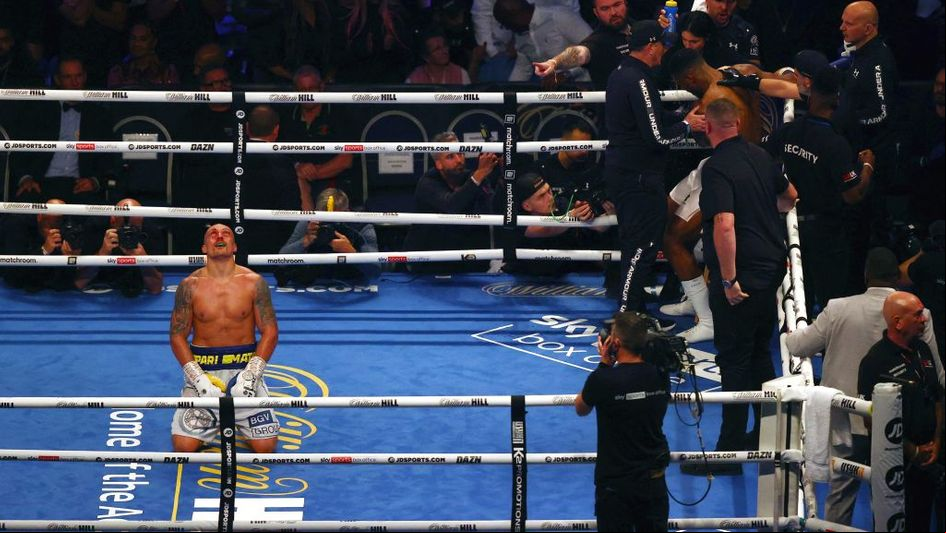 Oleksandr Usyk celebrates after a fabulous performance