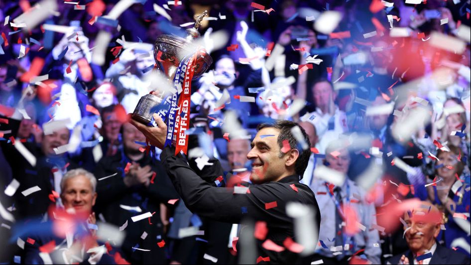 Ronnie O'Sullivan with the World Championship trophy