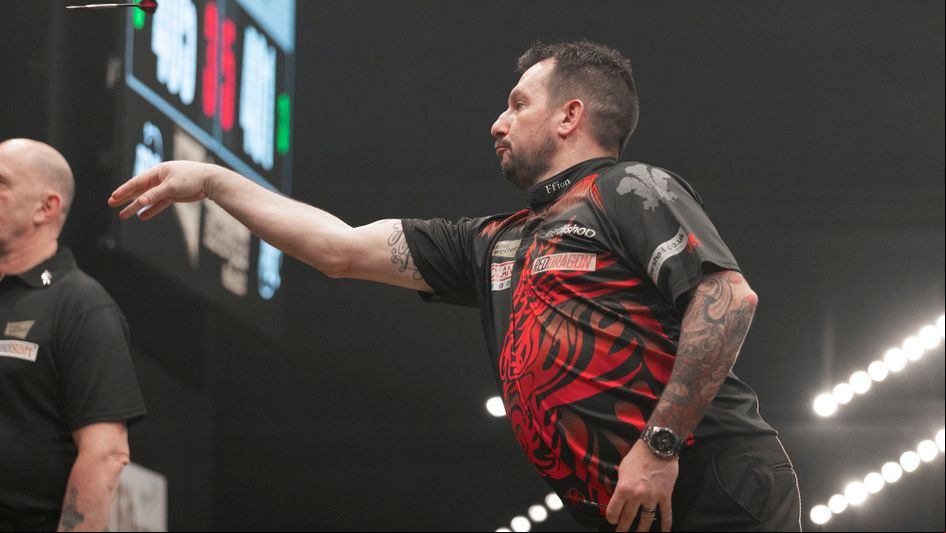 Jonny Clayton escaped after a major scare (Kais Bodensieck/PDC Europe)