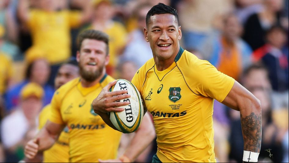 Israel Folau goes in for an Australia try