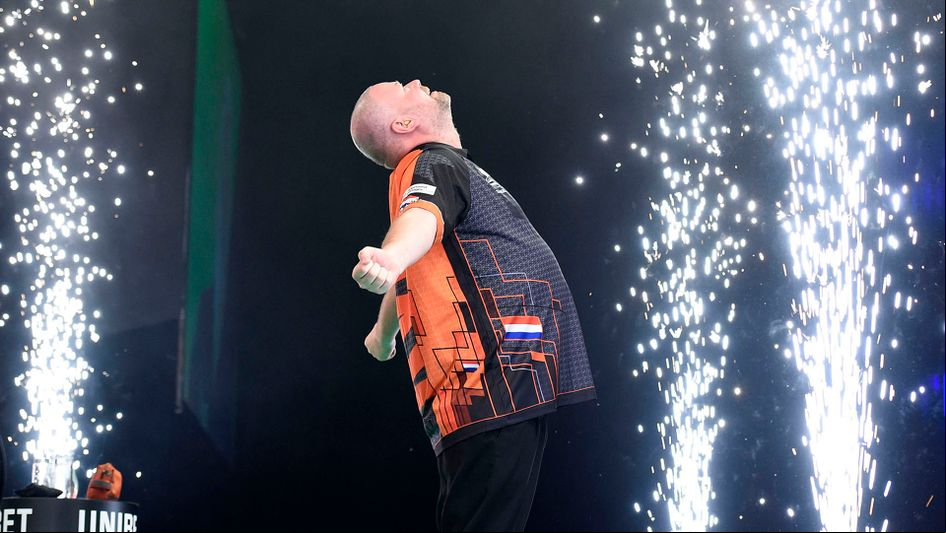 Raymond van Barneveld (Picture: Michael Cooper/PDC)
