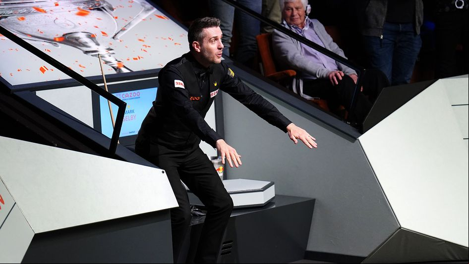 Mark Selby milks the Crucible crowd