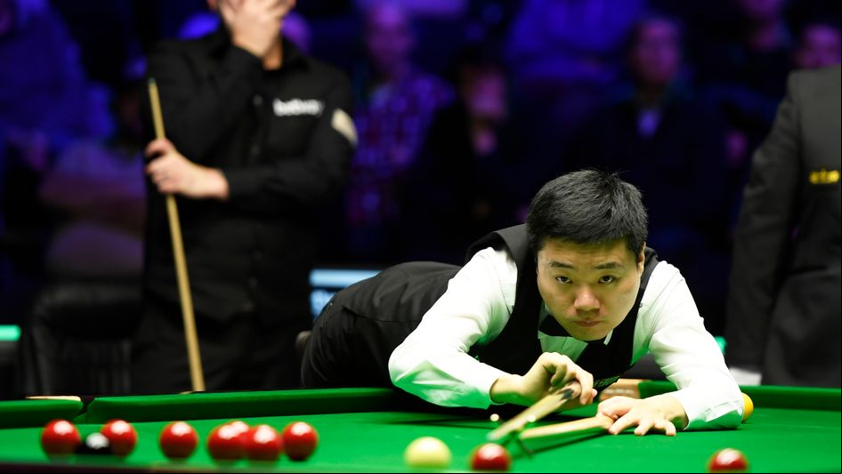 Ding Junhui dominates Stephen Maguire