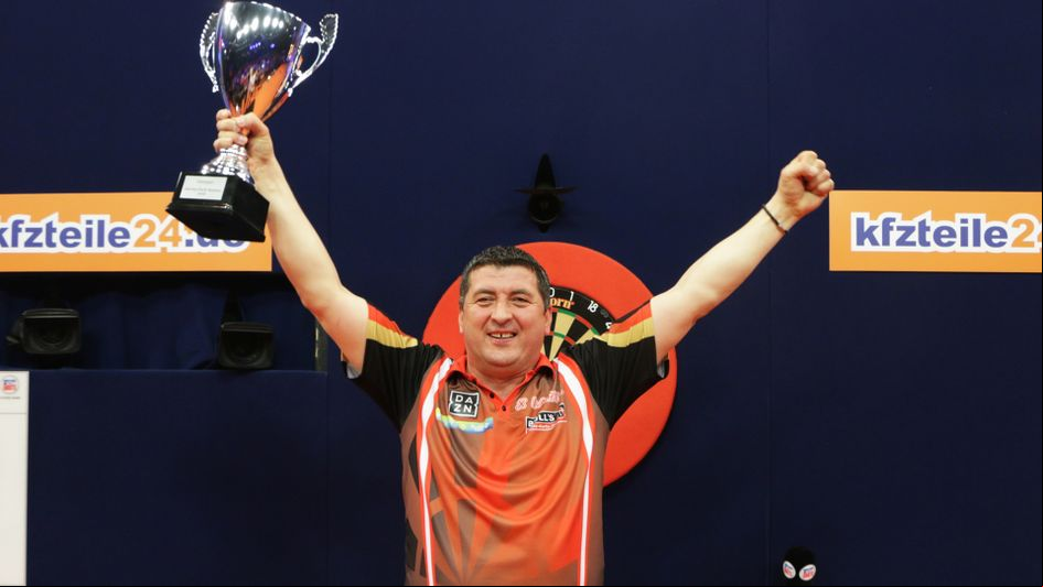 Mensur Suljovic defeated Dimitri van den Bergh in the final (Pic: PDC)